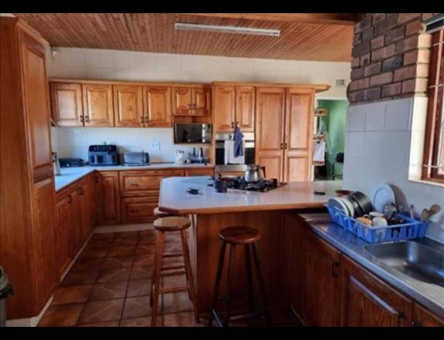 5 BEDROOM HOUSE FOR SALE IN VELD EN VLEI